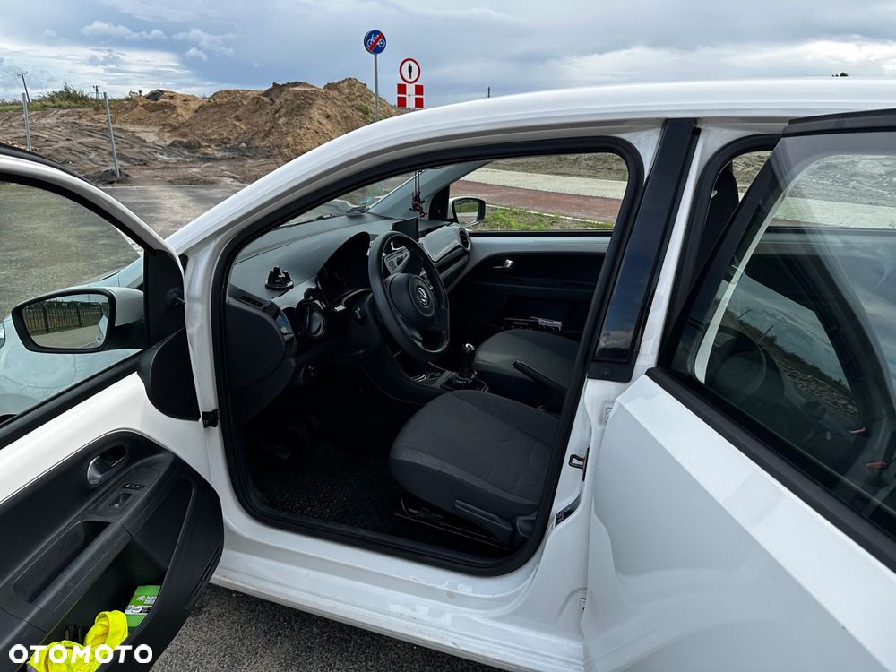 Volkswagen Up 2013 photo 2