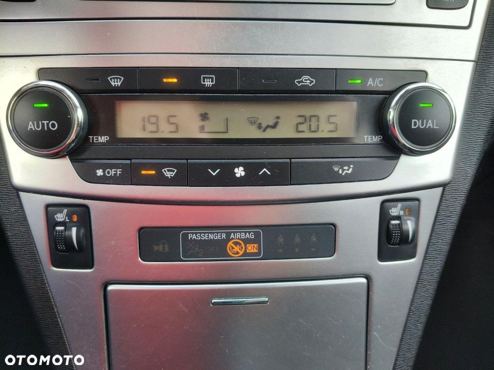 Toyota Avensis 1.8 Premium - 25