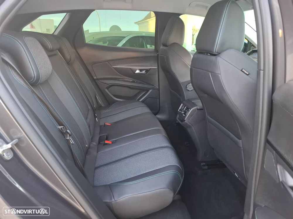Peugeot 3008 1.2 PureTech Allure EAT8 - 37