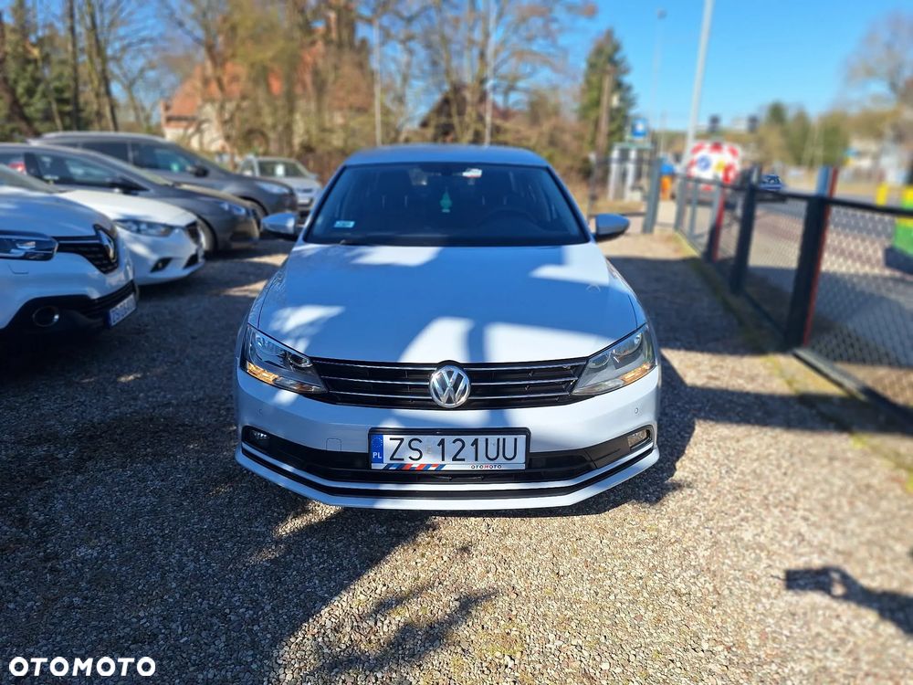 Volkswagen Jetta - 4