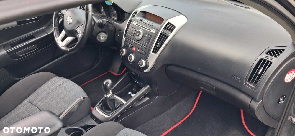 Kia Ceed - 5