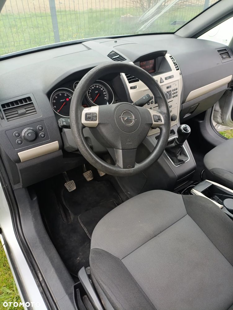 Opel Zafira - 11