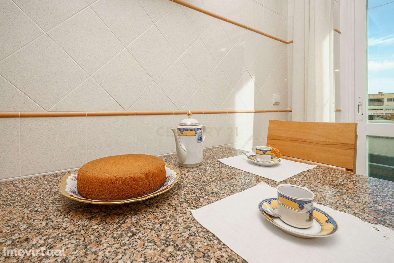 APARTAMENTO T3 COM ARRECADAÇÃO PARA VENDA EM S.SEBASTIÃO, SETÚBAL - Grande imagem: 4/17