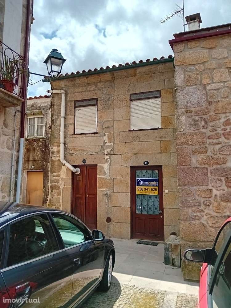 Prédio no centro histórico da vila de Ponte de Lima. - Grande imagem: 3/3