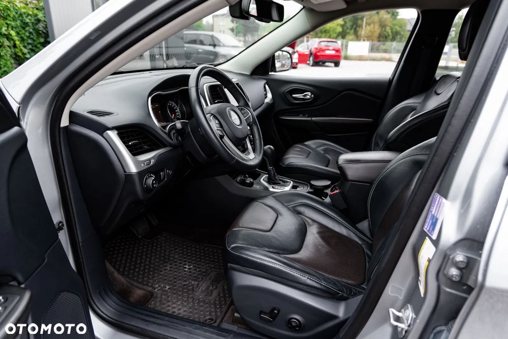 Jeep Cherokee - 16