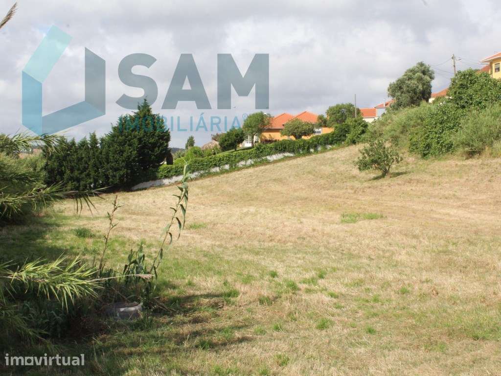 Terreno Urbano com Poço e Infraestruturas Junto | A 5 Min do Mar - Grande imagem: 2/10
