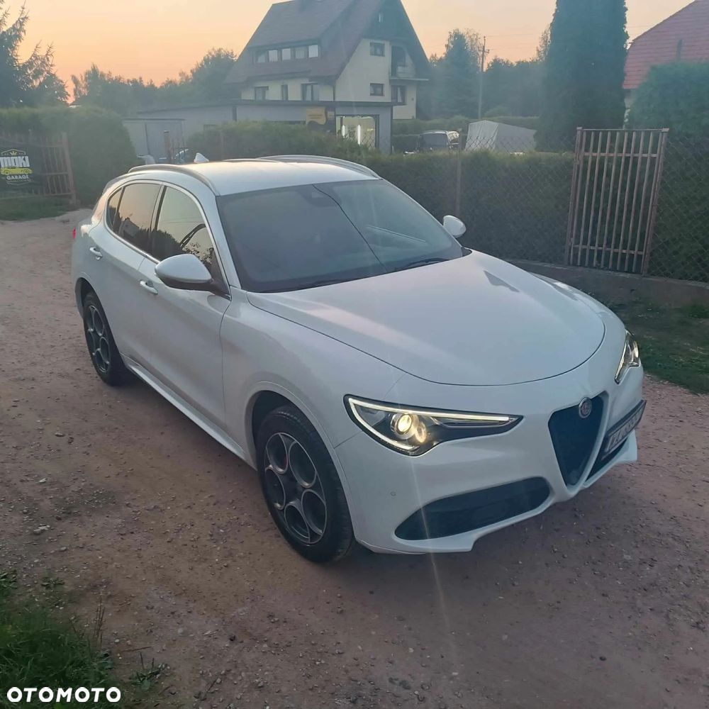 Alfa Romeo Stelvio 2.0 Turbo 16V AT8-Q4 Ti - 4