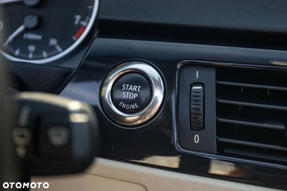 BMW Seria 3 320i Edition Exclusive - 28