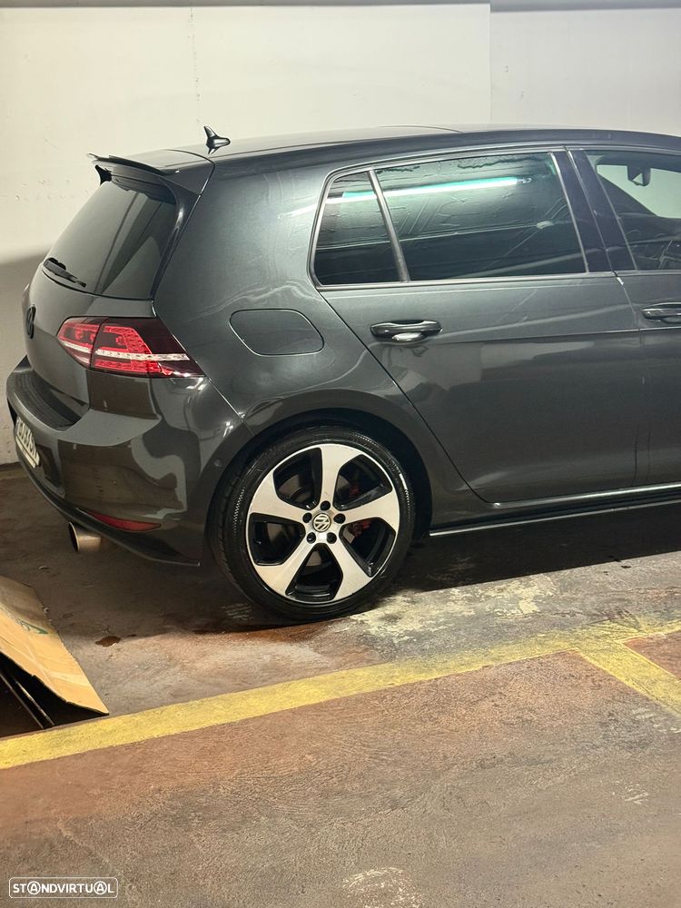 VW Golf GTI Performance BlueMotion DSG - 13