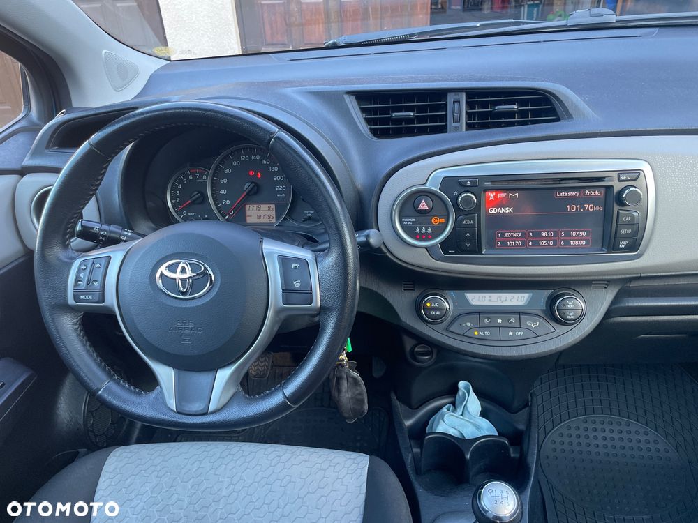 Toyota Yaris 1.33 Premium - 7