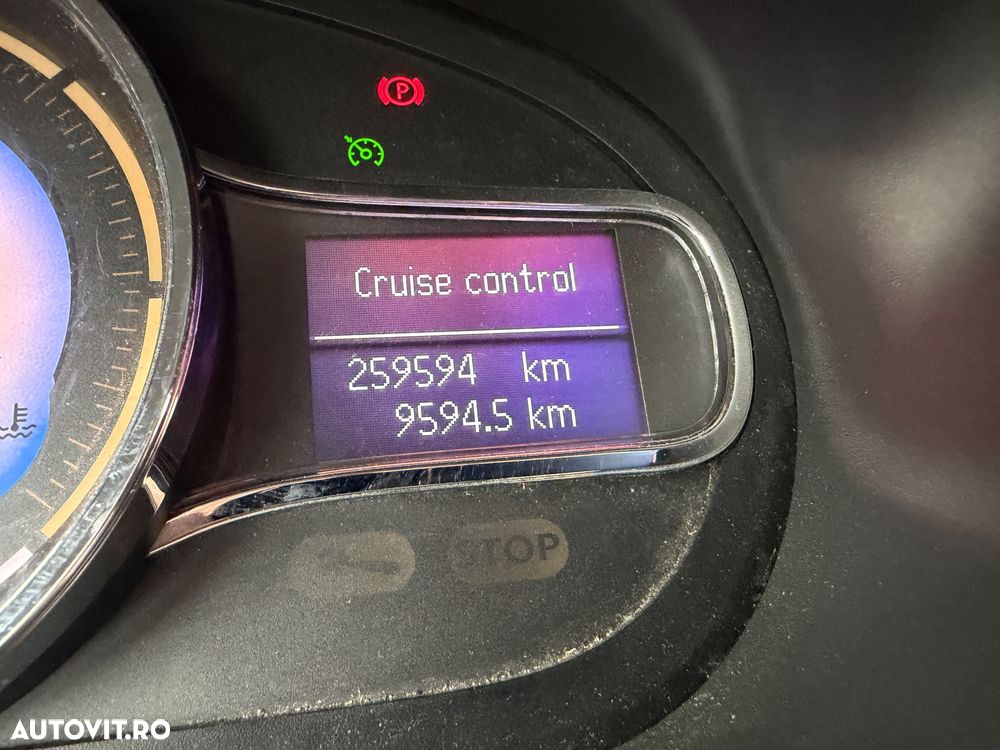 Renault Fluence 1.6 Pro - 10