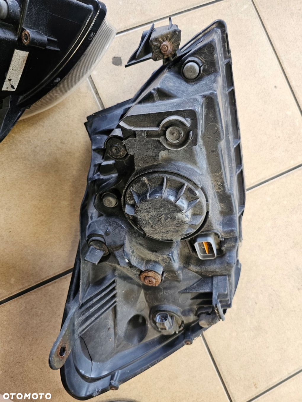 LAMPA LEWY LUB PRAWY PRZÓD KIA RIO II 09 EU - 9