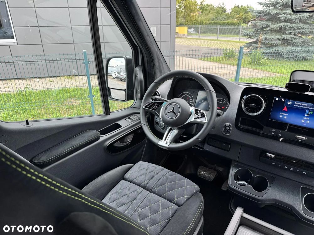Mercedes-Benz Sprinter - 12