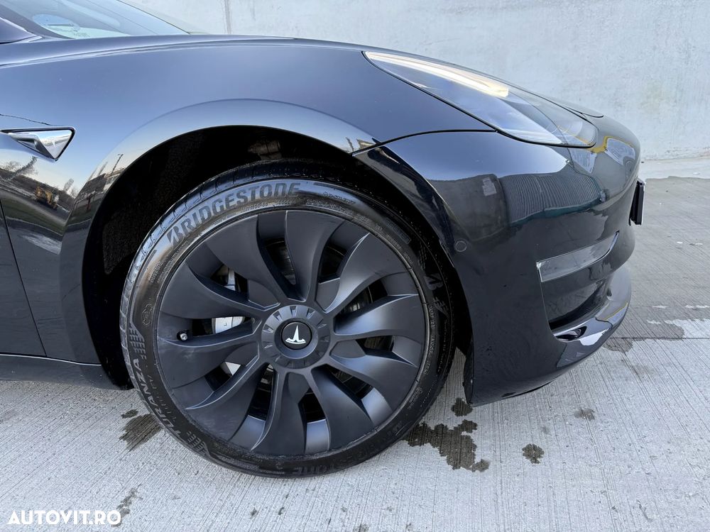 Tesla Model 3 - 8
