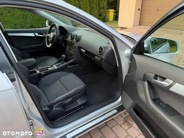 Audi A3 Sportback 2.0 TDI DPF (DSG) S tronic Ambiente - 17
