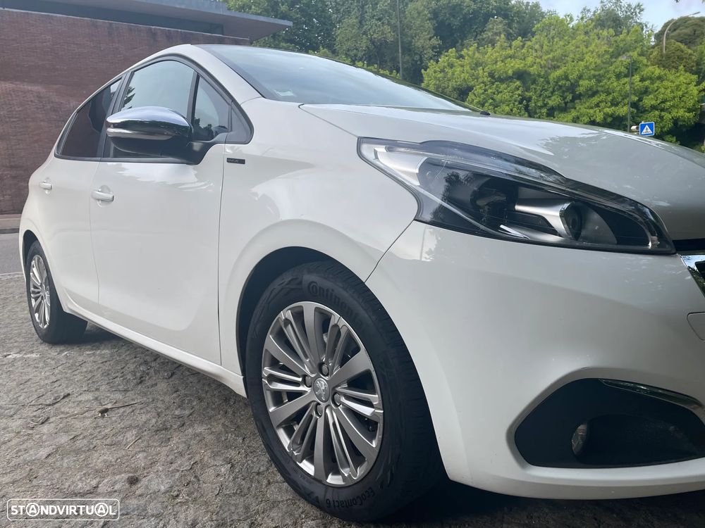 Peugeot 208 1.5 BlueHDi Signature - 1