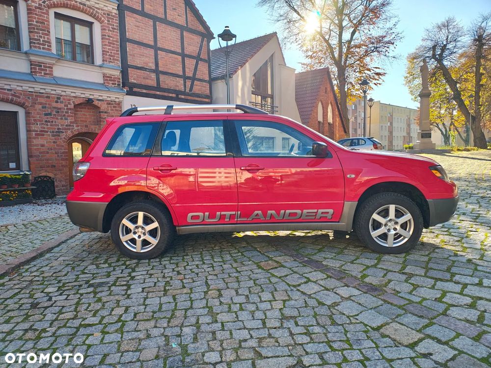 Mitsubishi Outlander 2.0 4WD Intense - 32