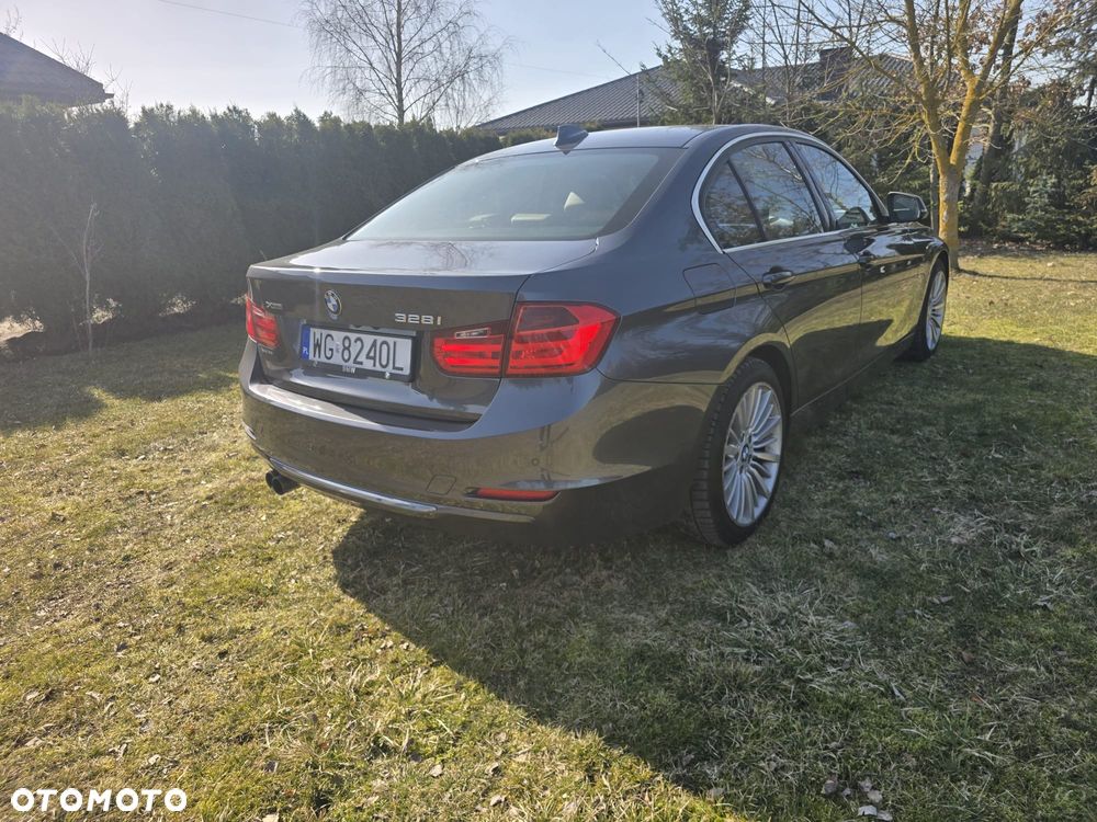 BMW Seria 3 328i Luxury Line - 4