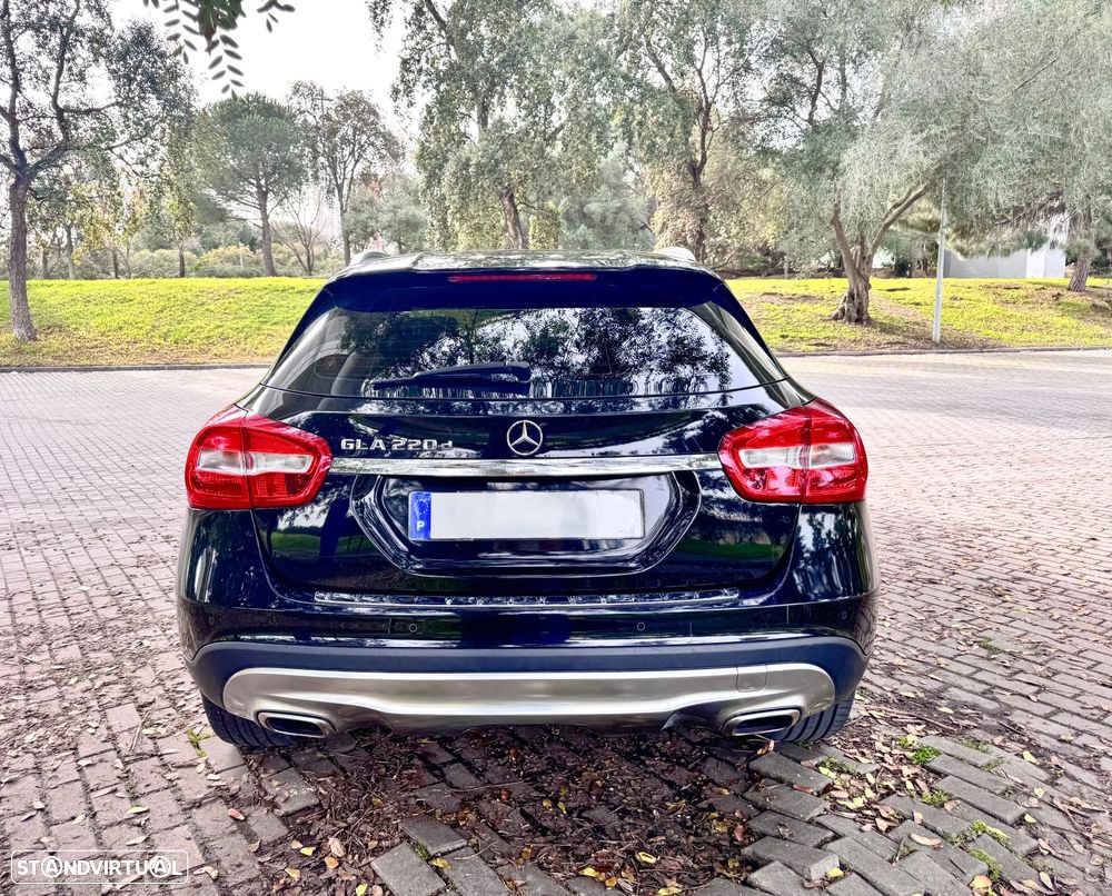 Mercedes-Benz GLA 220 d 4Matic 7G-DCT Urban - 4