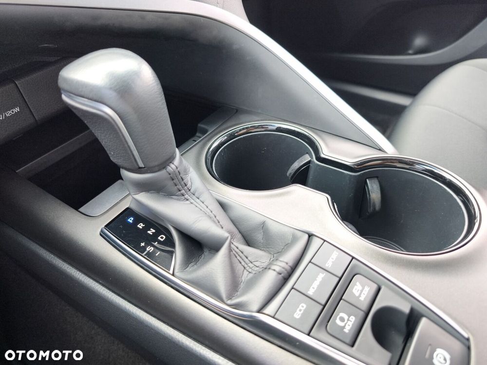 Toyota Camry 2.5 Hybrid Comfort CVT - 21