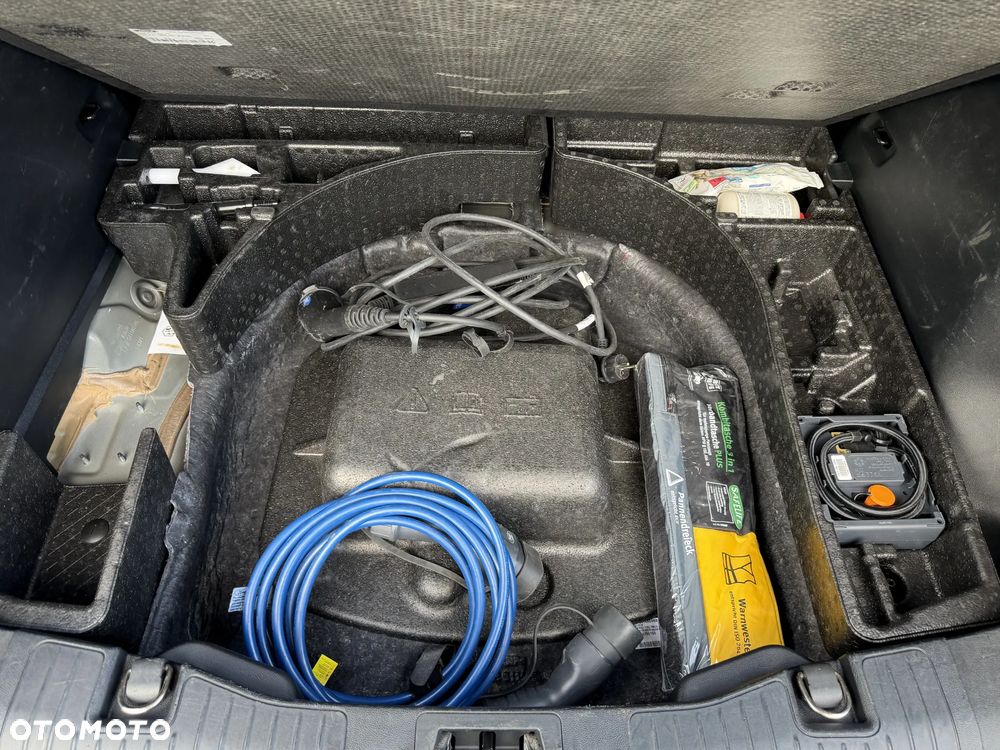 Ford Kuga 2.5 Duratec PHEV ST-LINE X - 33