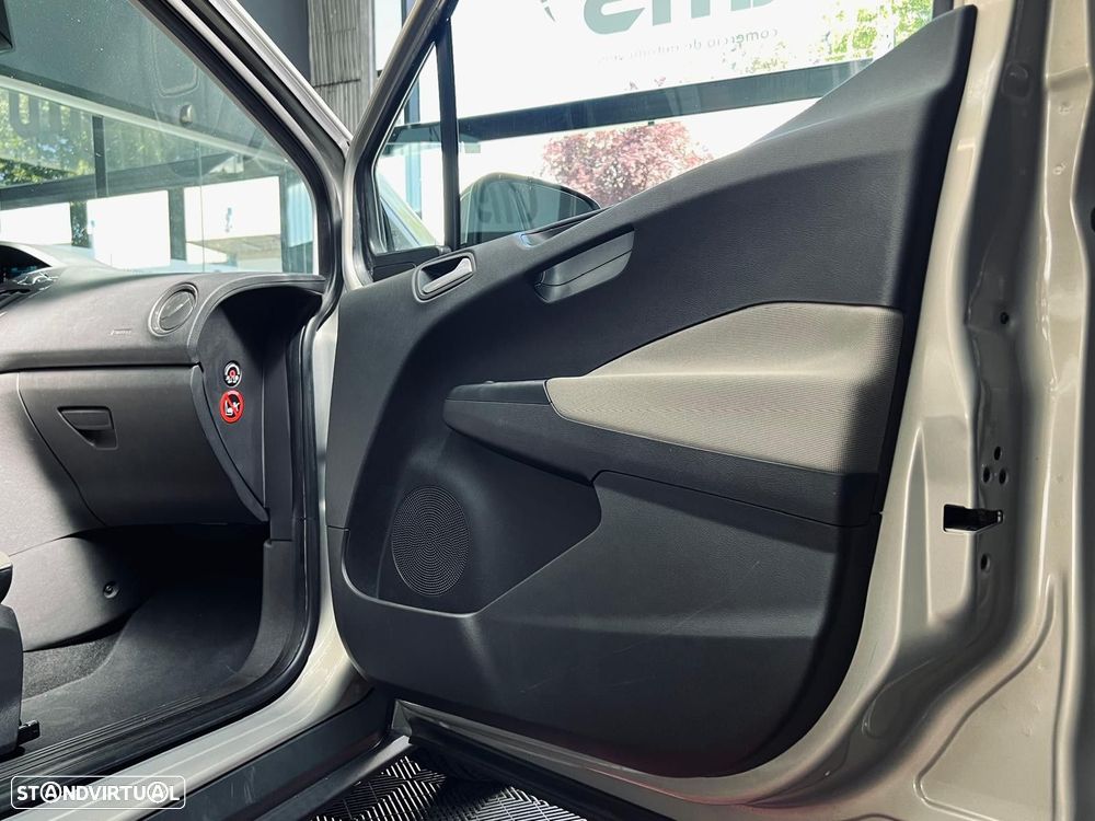 Ford Tourneo Courier 1.0 EcoBoost Titanium - 36