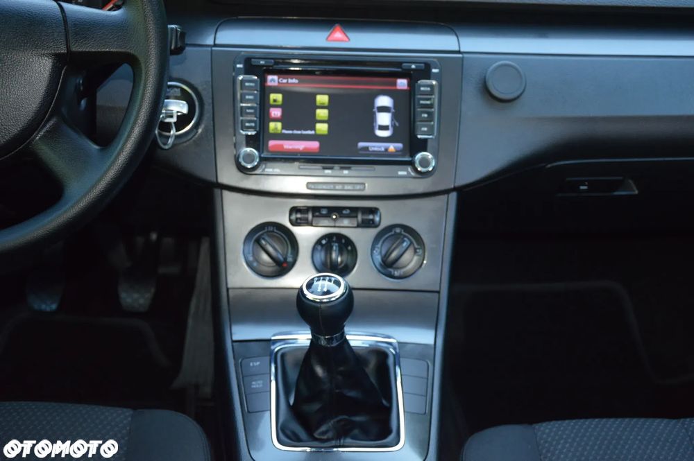 Volkswagen Passat 1.6 Trendline - 27