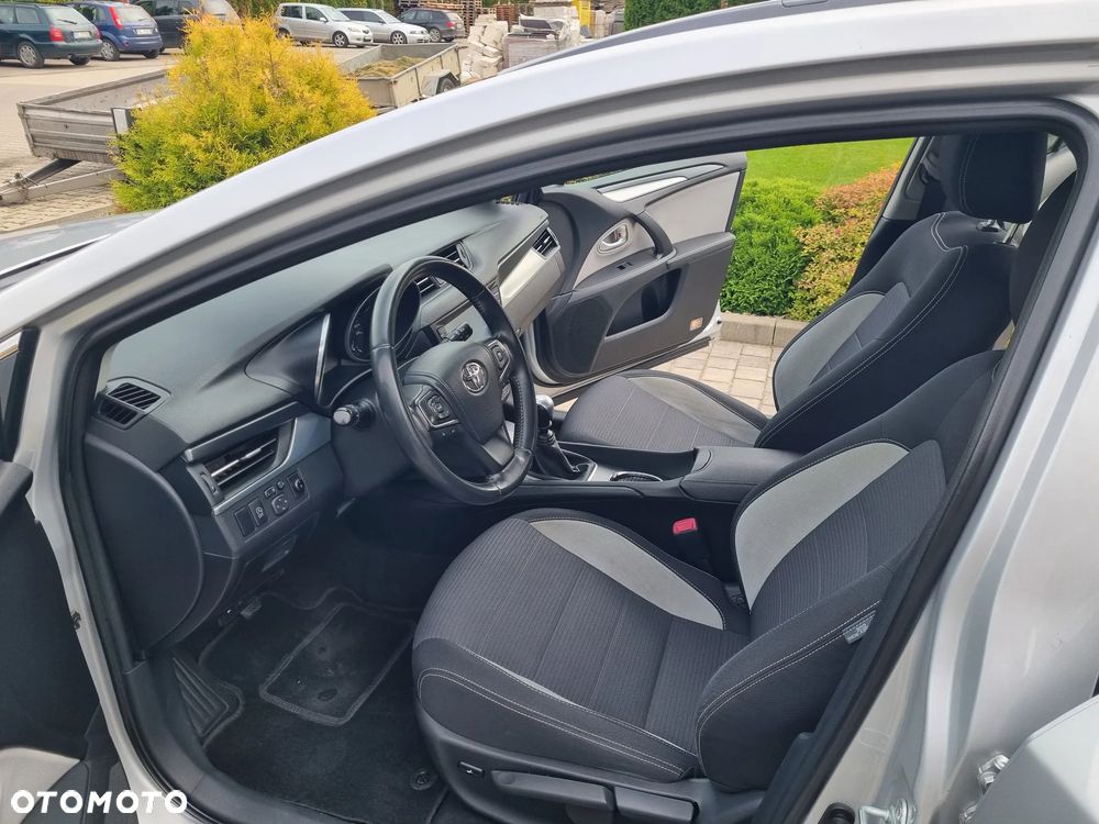 Toyota Avensis - 10