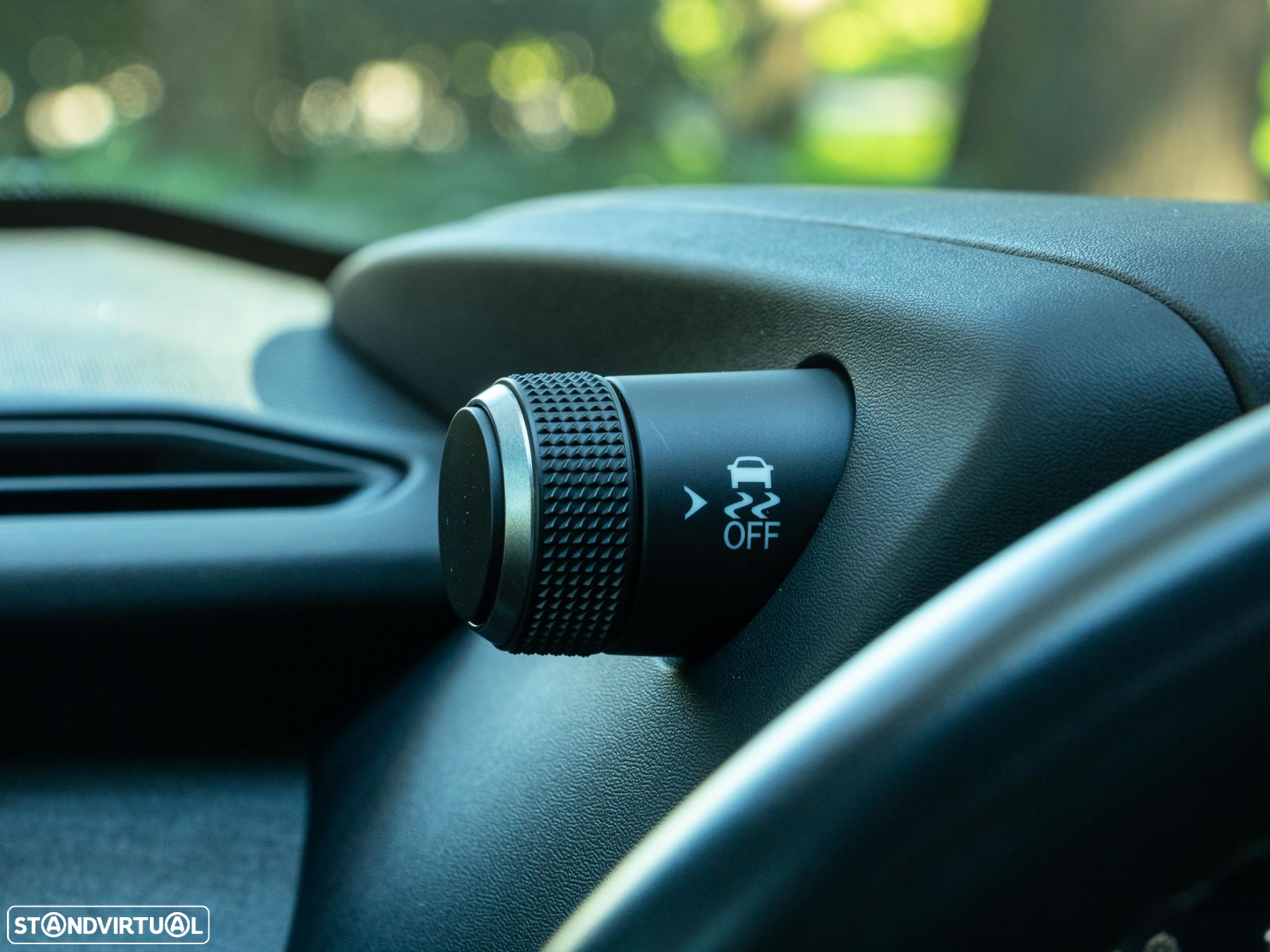 Lexus ux-250h Sport - 28
