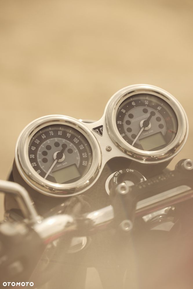 Triumph Bonneville - 13