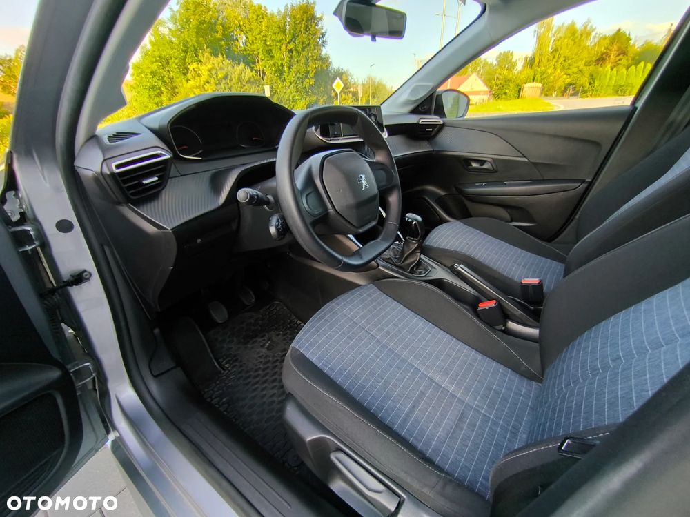Peugeot 208 - 13