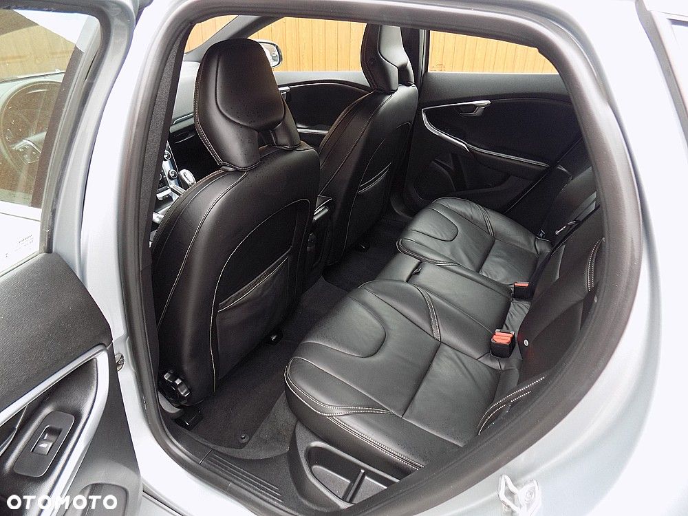 Volvo V40 D3 Drive-E R-Design Momentum - 6