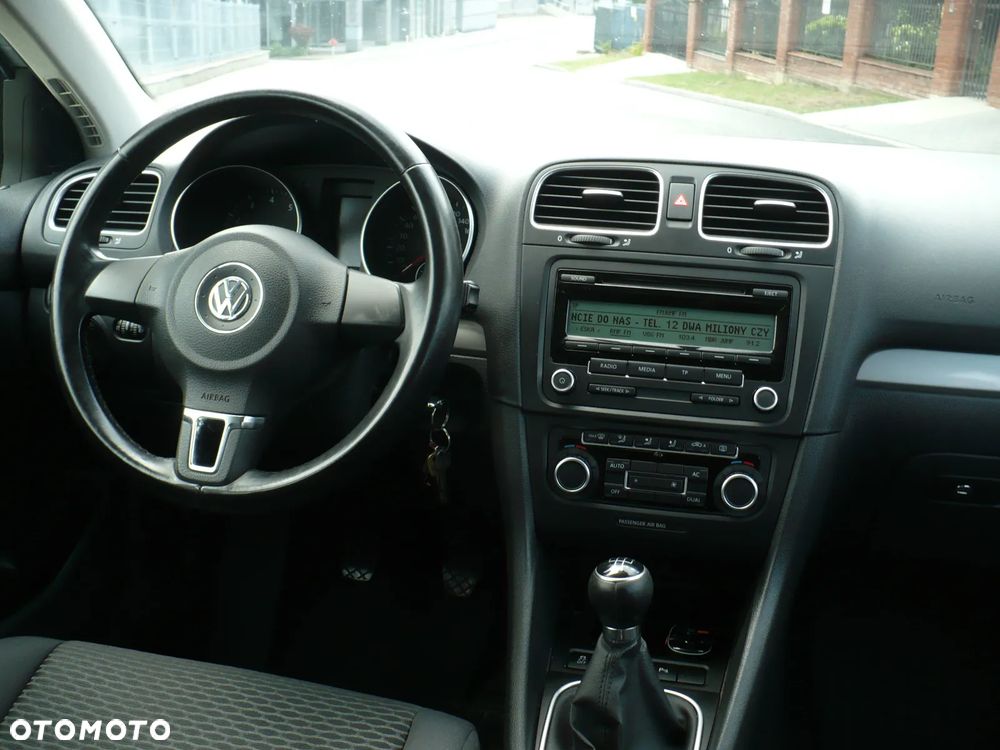 Volkswagen Golf - 22