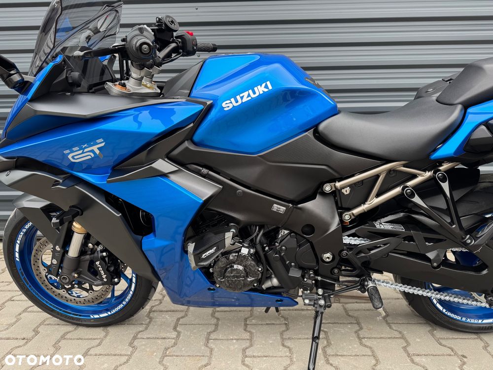 Suzuki GSX - 16