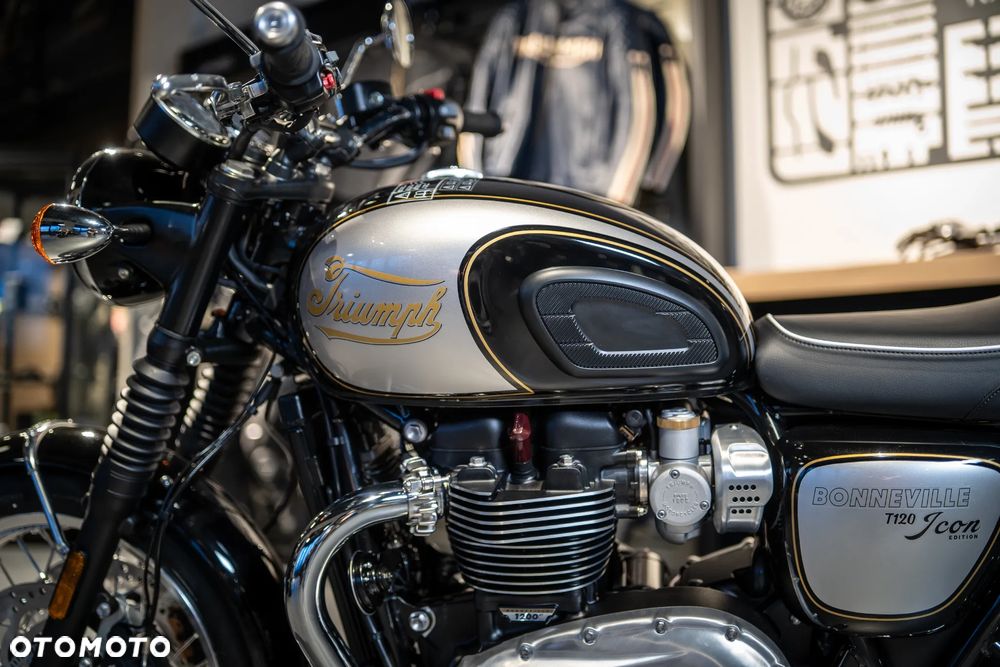 Triumph Bonneville - 16