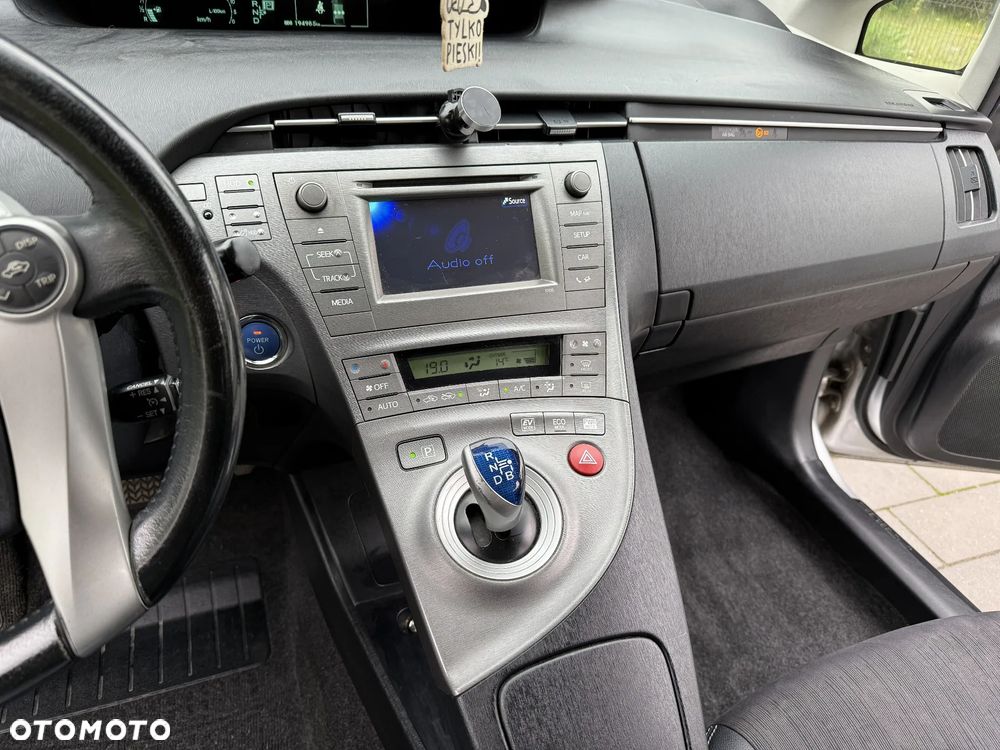 Toyota Prius 1.8 HSD Premium - 11
