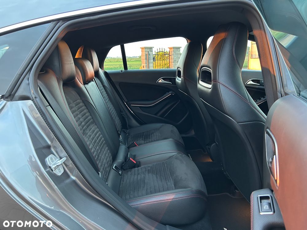 Mercedes-Benz CLA 180 7G-DCT AMG Line - 26