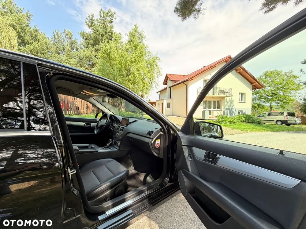 Mercedes-Benz Klasa C 250 CDI DPF 4Matic 7G-TRONIC BlueEFFICIENCY Avantgarde - 22