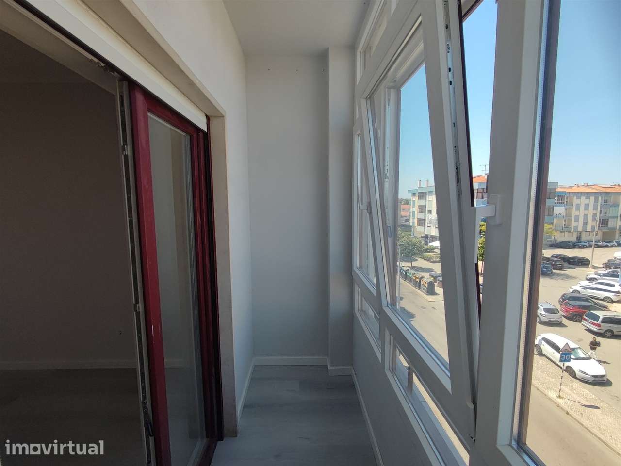 Apartamento T4 totalmente remodelado – moderno, espaçoso e pronto a ha - Grande imagem: 4/31