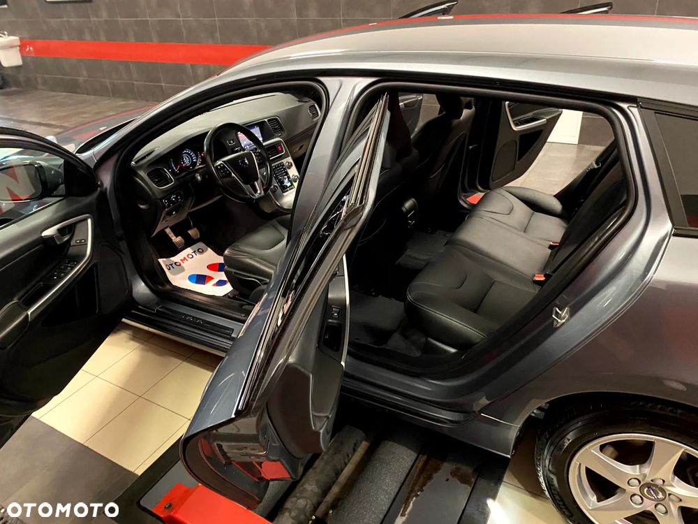 Volvo V60 D2 Summum - 18