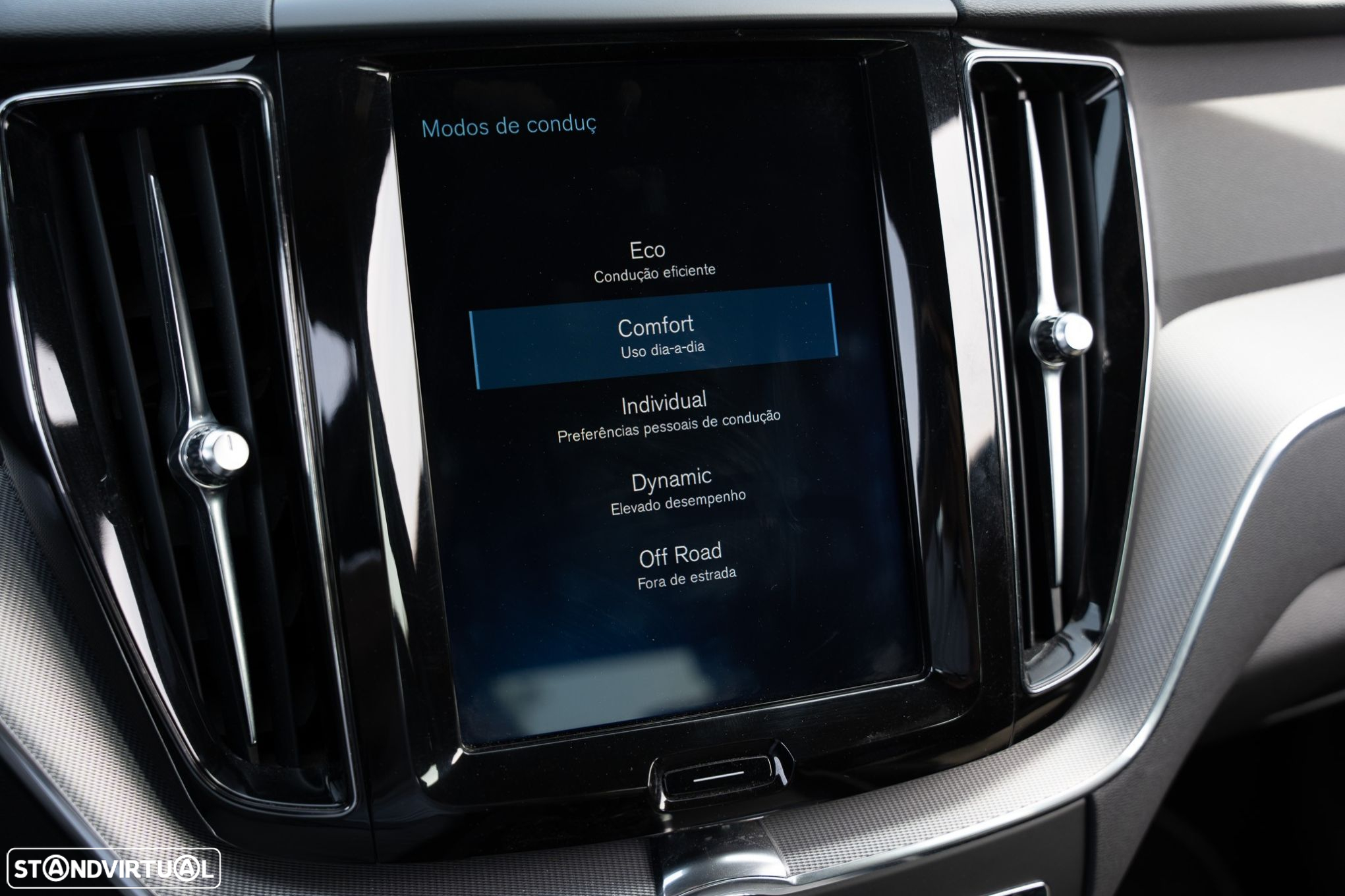 Volvo XC 60 2.0 D4 R-Design Geartronic - 14
