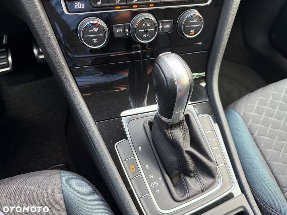 Volkswagen Golf 1.6 TDI SCR DSG IQ.DRIVE - 40
