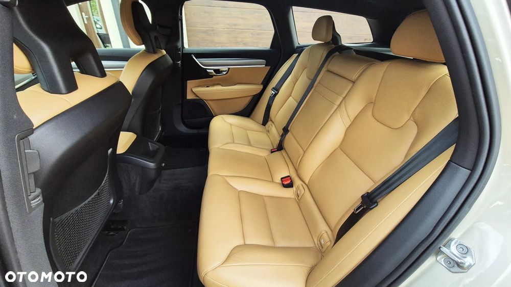 Volvo V90 D4 AWD Momentum - 31