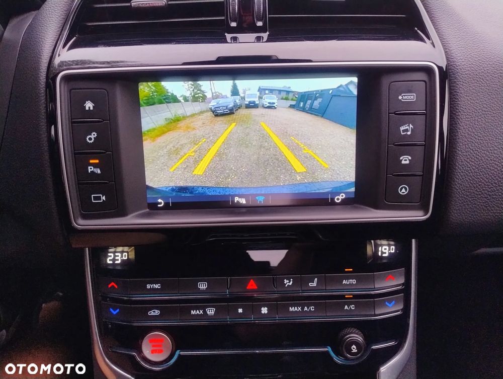 Jaguar XE 2.0 D R-Sport - 14