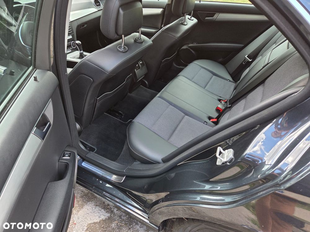 Mercedes-Benz Klasa C 180 (BlueEFFICIENCY) Avantgarde - 10