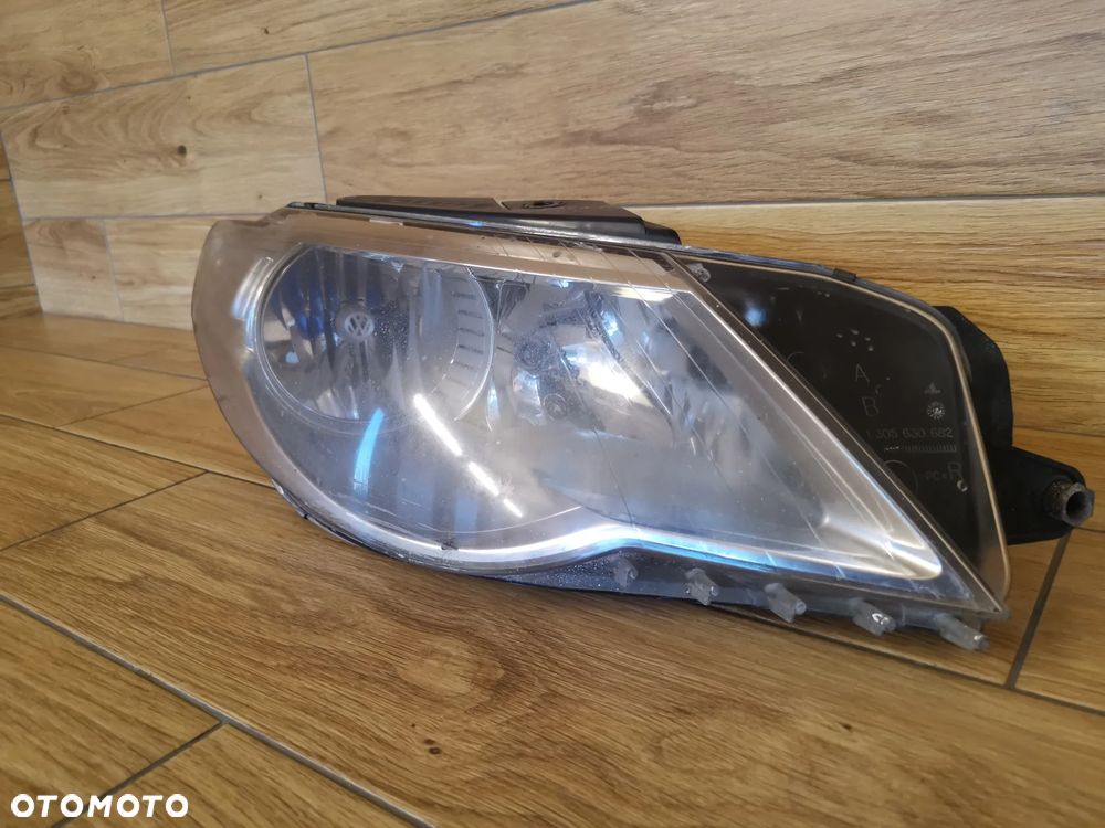 Lampa Prawy Przód Volkswagen Passat CC UK - 2