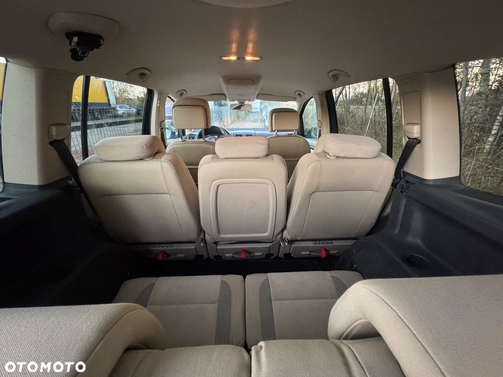 Volkswagen Touran - 17