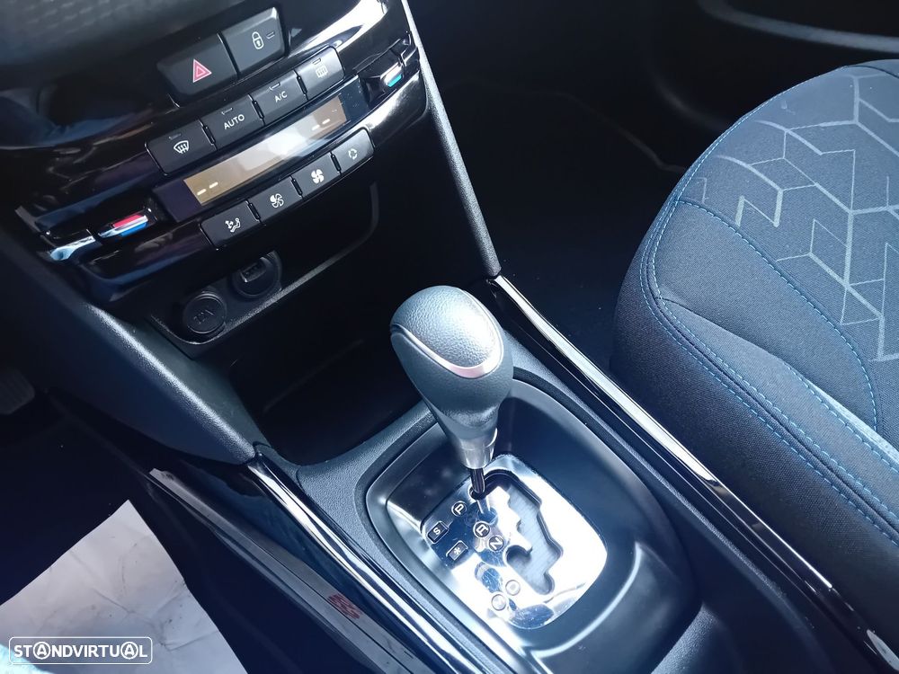 Peugeot 2008 PureTech 130 Stop&Start EAT6 Signature - 18