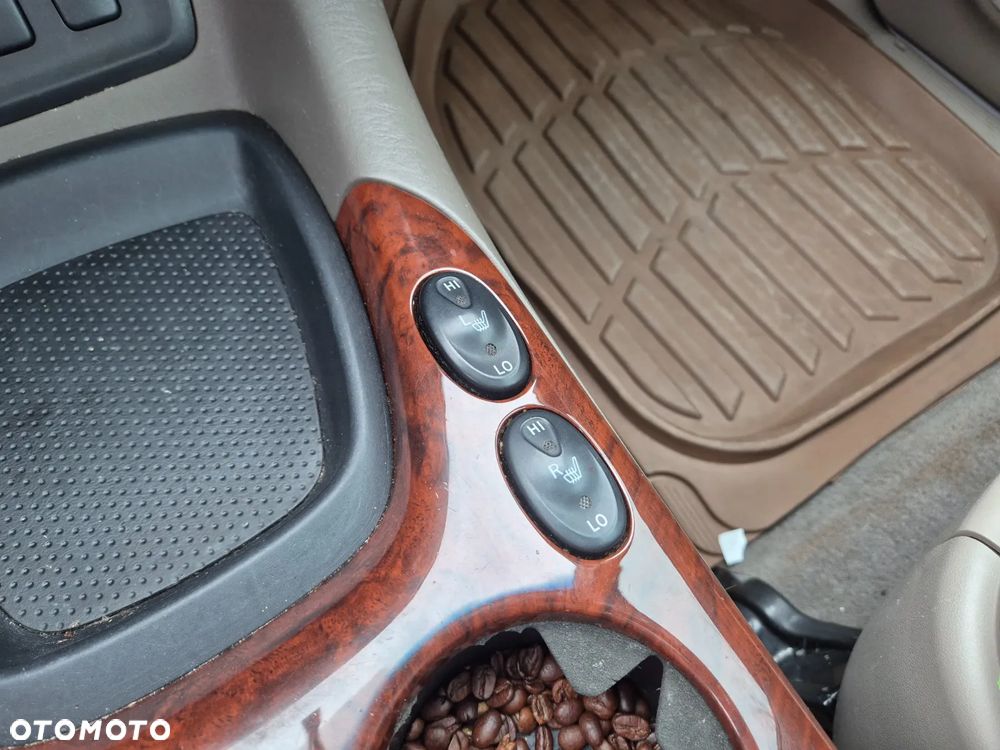 Toyota Sequoia - 13