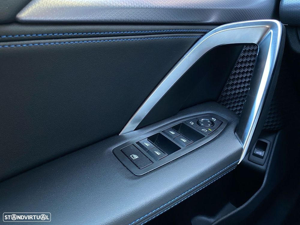 BMW iX1 eDrive20 Pack Desportivo M - 15